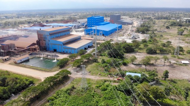 Jaringan listrik PLN yang memasok listrik untuk industri pemurnian nikel di Bantaeng, Sulawesi Selatan. (Istimewa)