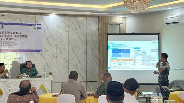 PLN UPP Sultra mengadakan Sosialisasi Rencana Pembangunan SUTET 275 KV Bungku-Andowia, di Aula Hotel Grand Qafia, Kompleks KTM Desa Bahomohoni, Kecamatan Bungku Tengah, Morowali, kemarin. (Dok. Humas PLN UIP Sulawesi)
