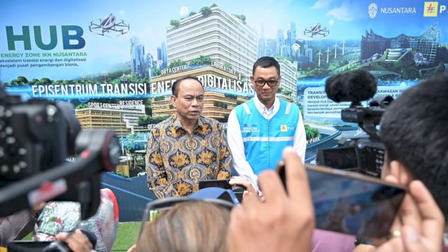 Menkominfo Budi Arie Setiadi, bersama Direktur Utama PLN Darmawan Prasodjo, memberikan keterangannya terkait pembangunan PLN Hub di IKN, Rabu, (05/06/2024). (Istimewa)