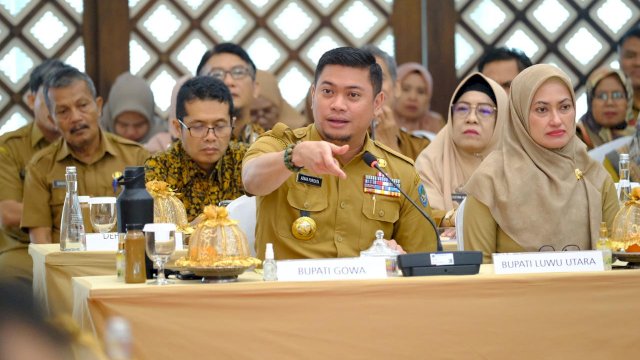 Bupati Gowa Adnan Purichta Ichsan saat menghadiri High Level Meeting Pengendalian Inflasi Jelang Hari Raya Idul Adha Provinsi Sulawesi Selatan, di Kantor Perwakilan Bank Indonesia Sulawesi Selatan, Makassar, kemarin. (Dok. Humas Gowa)