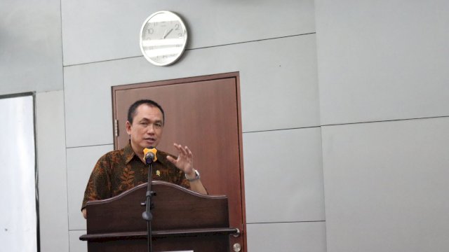 KPPU melakukan penandatanganan kerjasama dengan Universitas Pertamina, di Jakarta dalam hal mendorong persaingan usaha di sektor minyak dan gas. (Dok. Humas KPPU)
