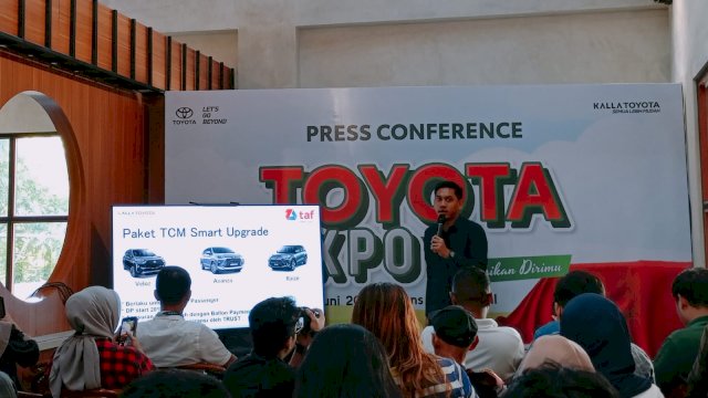 Marketing Head TAF Makassar Galang Ananta saat memberikan keterangan terkait program Kalla Toyota sepanjang Juni 2024. (Dok. Chaerani/Republiknews.co.id)