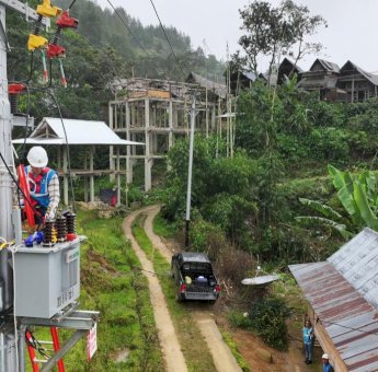 3928 KK di Kecamatan Mappak dan Simbuang Tana Toraja Akhirnya Nikmati Listrik PLN 24 Jam