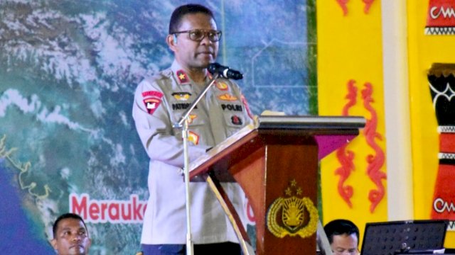 Wakapolda Papua Brigjen Pol Patrige Rudolf Renwarin, memberikan sambutan dalam KKR. (Foto: Humas Polres Merauke)