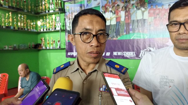 Ketua Umum PBSI Gowa Muh Natsir Maudu saat diwawancarai usai PBSI Gowa Open 2024, di GOR Gowa, Senin, (24/06/2024). (Dok. Chaerani/Republiknews.co.id)