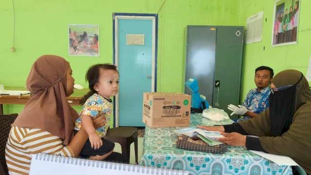 Kegiatan Posyandu Amborawang Darat, Kecamatan Samboja Barat guna menekan angka stunting. (Istimewa)