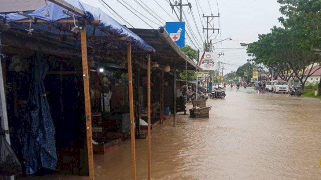 Banjir di Kelurahan Seluang, Kecamatan Samboja, Kutai Kartanegara, beberapa hari lalu. (Istimewa)