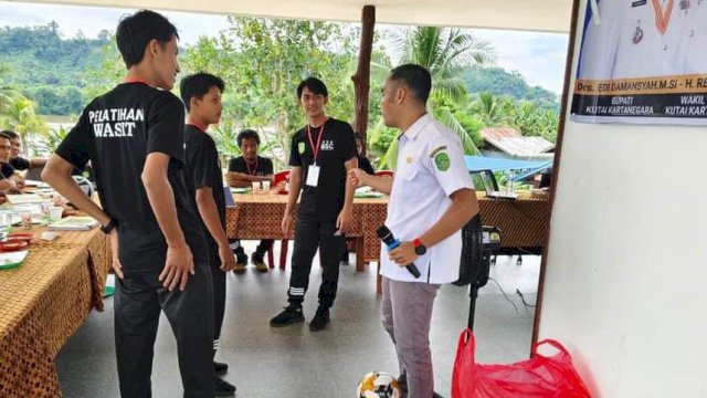 Suasana Coaching Clinic Wasit Sepak Bola Desa Senoni. (Istimewa)