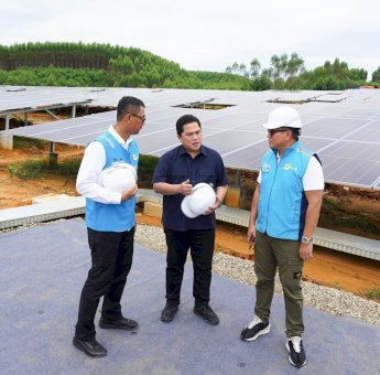 Tinjau PLTS PLN, Menteri BUMN Pastikan Peringatan HUT RI di IKN Gunakan Listrik Hijau