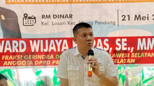 Anggota DPRD Sulawesi Selatan, Edward Wijaya Horas saat menemui warga Kecamatan Tamalate, Makassar dalam kegiatan pengawasan pelaksanaan APBD Sulsel, Selasa (21/5/2024). (Foto: Istimewa)