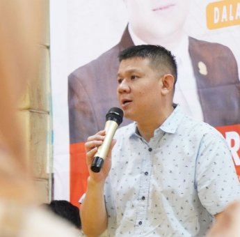 Warga Mariso Keluhkan Soal Sistem Zonasi Sekolah saat Edward Horas Lakukan Pengawasan APBD