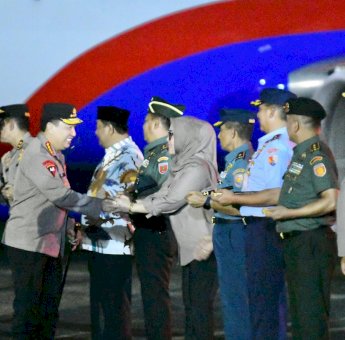 Ketua DPRD Sulsel Sambut Langsung Kedatangan Kapolri di Sulsel