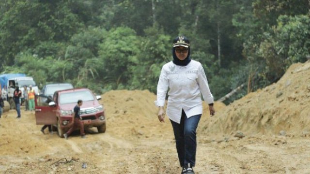 Pengerjaan ruas jalan ke Kecamatan Seko di Luwu Utara ditargetkan bakal rampung tahun ini. (Foto: Istimewa)