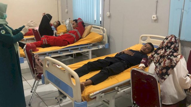 Berkolaborasi dengan RSUD Bantaeng, klinik Huadi Group menggelar kegiatan donor darah, Rabu (5/6/2024). (Foto: Istimewa)