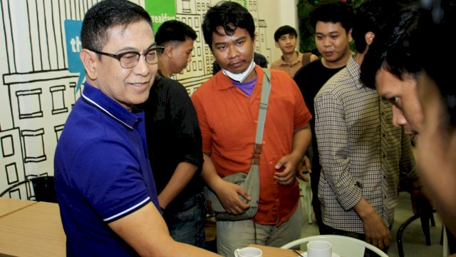 Bakal Calon Wali Kota Makassar, Rusdin Abdullah saat melalukan silaturahmi dengan kelompok pemuda Youthdika di Kecamatan Biringkanaya, Makassar, Kamis (6/6/2024). (Foto: Istimewa)