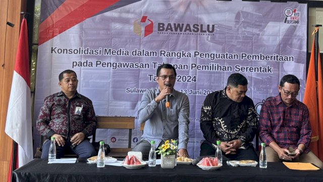 Kegiatan konsolidasi media dalam rangka menghadapi Pilkada serentak 2024 yang digelar Bawaslu RI difasilitasi Bawaslu Sulsel di Cafe Plazgozz, Jalan Yusuf Dg Ngawing, Makassar, Kamis (13/6/2024). (Foto: Istimewa)