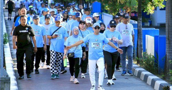 Sosialisasikan Gaya Hidup Sehat, Rusdin Abdullah-Fatmawati Rusdi Kompak Olahraga di CFD Boulevard