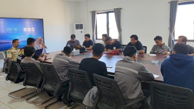 Karyawan PT Hengsheng New Energy Material Indonesia saat mengikuti pelatihan pembinaan K3 pesawat angkat dan pesawat angkut dengan sertifikasi Kemnaker RI. (Foto: Istimewa)