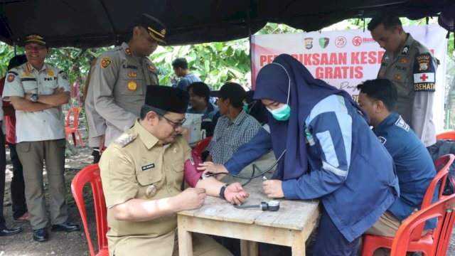 Huadi Group melaksanakan pelayanan kesehatan gratis dalam rangka menyambut Hari Bhayangkara ke-78, Selasa (25/6/2024). (Foto: Istimewa)