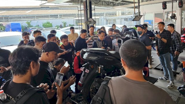 Yamaha menggelar kegiatan media workshop guna memperkenalkan fitur unggulan NMAX Turbo di Dealer Yamaha Mekar Motor, Cibinong, Jawa Barat, Jumat (21/6/2024). (Foto: Istimewa)