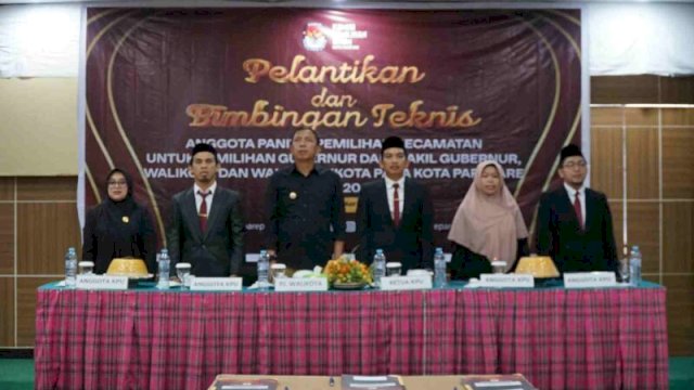 Saksikan KPU Parepare Lantik Anggota PPK, Akbar Ali Pesan Laksanakan Tugas dengan Baik