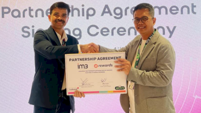 Indosat melalui brand IM3 menandatangani Nota Kesepahaman (MoU) dengan AirAsia Rewards, program loyalitas pada platform OTA (Online Travel Agency) AirAsia MOVE. (Dok. Indosat)