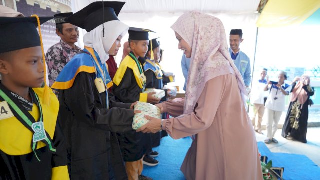 Ratusan Santri TPA Mappedeceng Diwisuda, Indah Putri Indriani : Jangan Berhenti Baca Alquran
