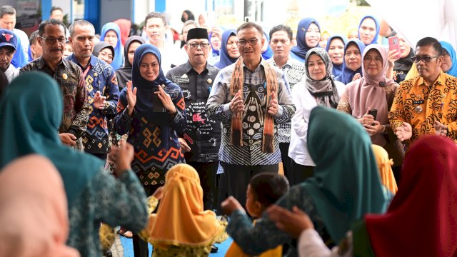 Kepala Badan Kependudukan dan Keluarga Berencana Nasional (BKKBN) Republik Indonesia, dr. Hasto Wardoyo saat berkunjung ke Luwu Utara.