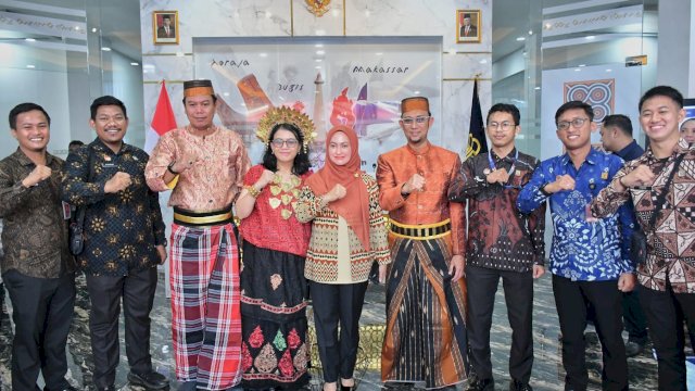 Bupati Luwu Utara Indah Putri Indriani (tengah) saat menghadiri peresmian gedung baru Kementerian Hukum dan HAM Sulawesi Selatan.