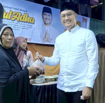 Antar dan Bagikan Langsung Daging Kurban, Warga Doakan Andi Seto Asapa