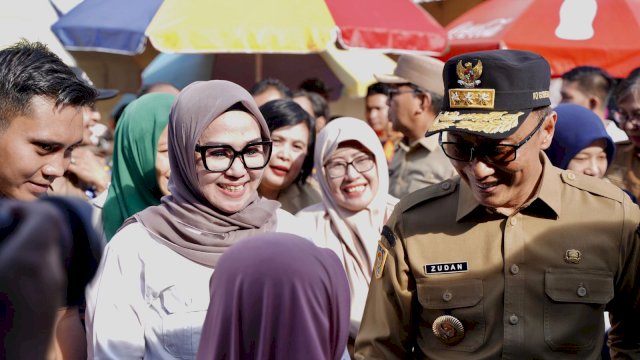 Ketua DPRD Sulsel, Andi Ina Kartika Sari bersama Pj Gubernur Sulsel, Prof Zudan Arif Fakrulloh melakukan operasi pasar tradisional jelang Hari Raya Idul Adha, Minggu (16/6/2024). (Foto: Istimewa)