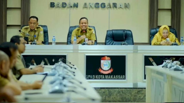 Sekretaris DPRD Makassar, H Dahyal memimpin Rapat Koordinasi Aparatur Sipil Negara (ASN) di lingkungan Sekretariat DPRD Kota Makassar, Senin (1/7/2024). (Foto: Istimewa)
