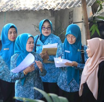Mussadiyah Rauf Saksikan Inovasi PKK Bontomarannu, Kreasikan Botol Bekas Jadi Bernilai