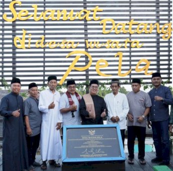 Safari Ramadan Wabup Rendi di Desa Pela Disambut Pesut Mahakam