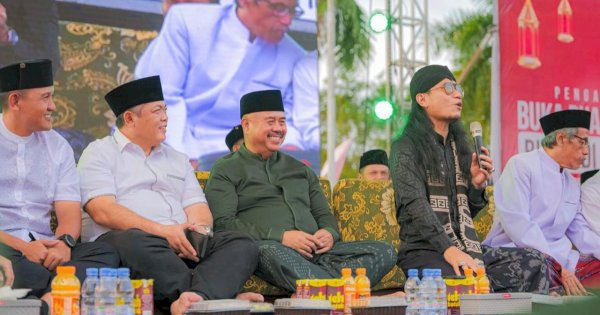 Ribuan Warga Kukar Hadiri Buka Puasa Bersama Gus Miftah