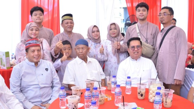 Momen saat Wakil Bupati Rendi Solihin, bersama warga pesisir Samboja. (Istimewa)