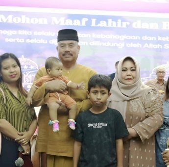 Bupati Edi Gelar Open House, Ratusan Warga Kukar Datang Silaturahmi
