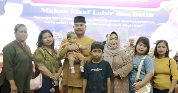 Bupati Edi Gelar Open House, Ratusan Warga Kukar Datang Silaturahmi