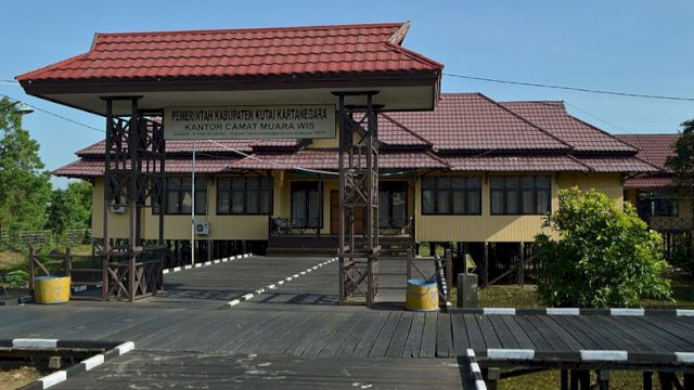 Kantor Camat Muara Wis, potret Muara Wis yang hendak bertransformasi meningkatkan kualitas SDM melalui berbagai pelatihan. (Dok. Kontributor)