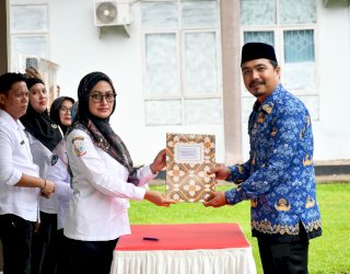 Bupati Luwu Utara Indah Putri Indriani Serahkan 1.232 SK PPPK Formasi 2023