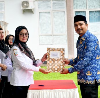 Bupati Luwu Utara Indah Putri Indriani Serahkan 1.232 SK PPPK Formasi 2023