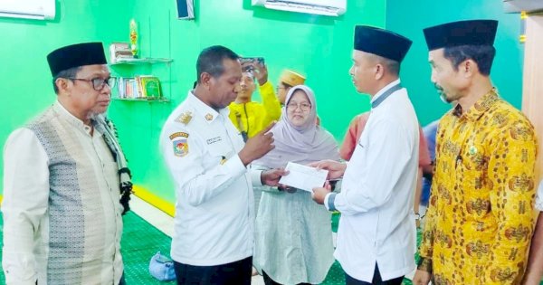 Pemprov Papua Selatan Serahkan Hadiah Lomba Gema Takbir Idul Adha 1445 H ke-7 Masjid Pemenang di Merauke