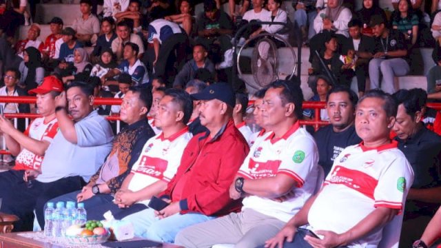 Bupati Kukar, Edi Damansyah saat menyaksikan turnamen Bupati Cup E-Sport. (Istimewa)