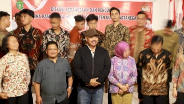 Bupati Kutai Kartanegara Edi Damansyah, melakukan foto bersama. (Istimewa)