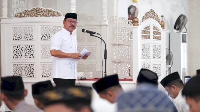 Wabup Gowa Abd Rauf Malaganni di sela-sela Pelaksanaan Tausyiah, Dzikir dan Doa Pemerintah Kabupaten Gowa dalam rangka memperingati Tahun Baru Islam, 1 Muharram 1446 Hijriah di Masjid Agung Syekh Yusuf, kemarin. (Dok. Humas Gowa)