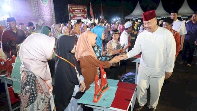 Bupati Kukar, Edi Damansyah menyapa peserta MTQ ke-VI Loa Kulu. (Istimewa)