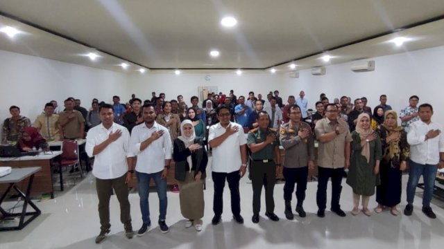 Rapat Pleno Rekapitulasi Hasil Verifikasi Faktual pertama dokumen dukungan Bapaslon perseorangan Pemilihan Bupati dan Wakil Bupati Kepulauan Selayar Tahun 2024, Jumat (12/07/2024). (Foto: Andi Rusman / Republiknews.co.id)