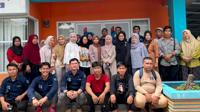 Foto bersama para peserta yang terdiri dari para pelaku usaha UMKM, bersama dengan narasumber, serta rekan-rekan PLN dan Rumah BUMN. (Istimewa)