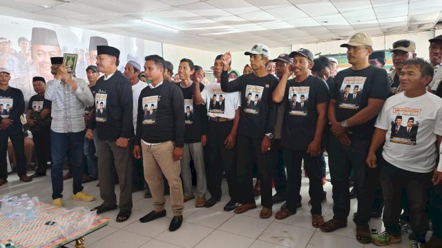 Bacabup Jeneponto H. Muahammad Sarif saat melantik dan mengukuhkan tim pemenagan di Kecamatan Bontoramba. (Istimewa)