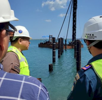Kejari Selayar Lakukan Monev Proyek Replacement Fasilitas Pelabuhan Rauf Rahman